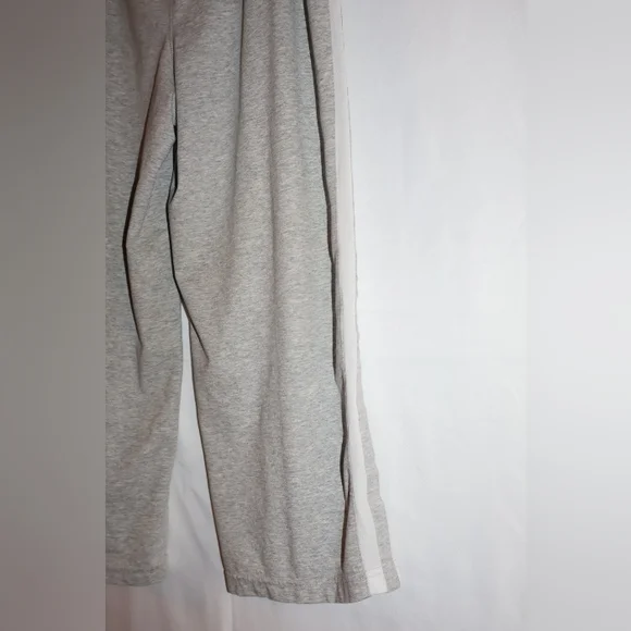 Athletic Works Gray & White Capri Sweatpants. Medium. In Good Condition. - Picture 8 of 8